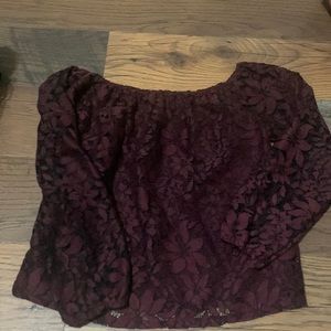 HOLLISTER off the shoulder